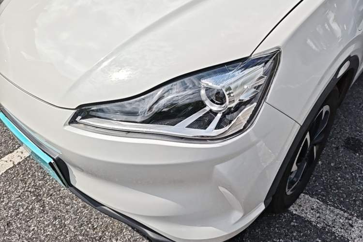 Used NETA V 2021 Long-Range Entertainment Edition Upgrade Model Left Front Headlight