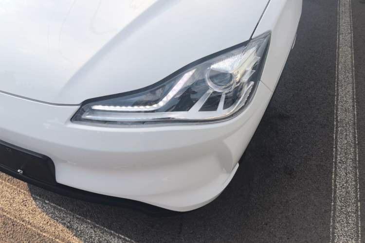 Used NETA V 2021 Standard Range Entertainment Version – Upgraded Model Left Front Headlight