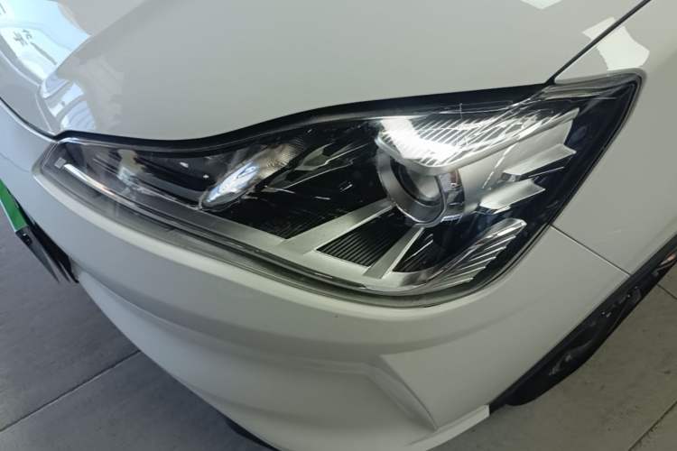 Used NETA V 2021 Standard Range Entertainment Edition Left Front Headlight