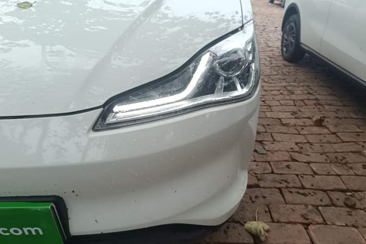 Used NETA V 2021 Standard Range Entertainment Version – Upgraded Model Left Front Headlight