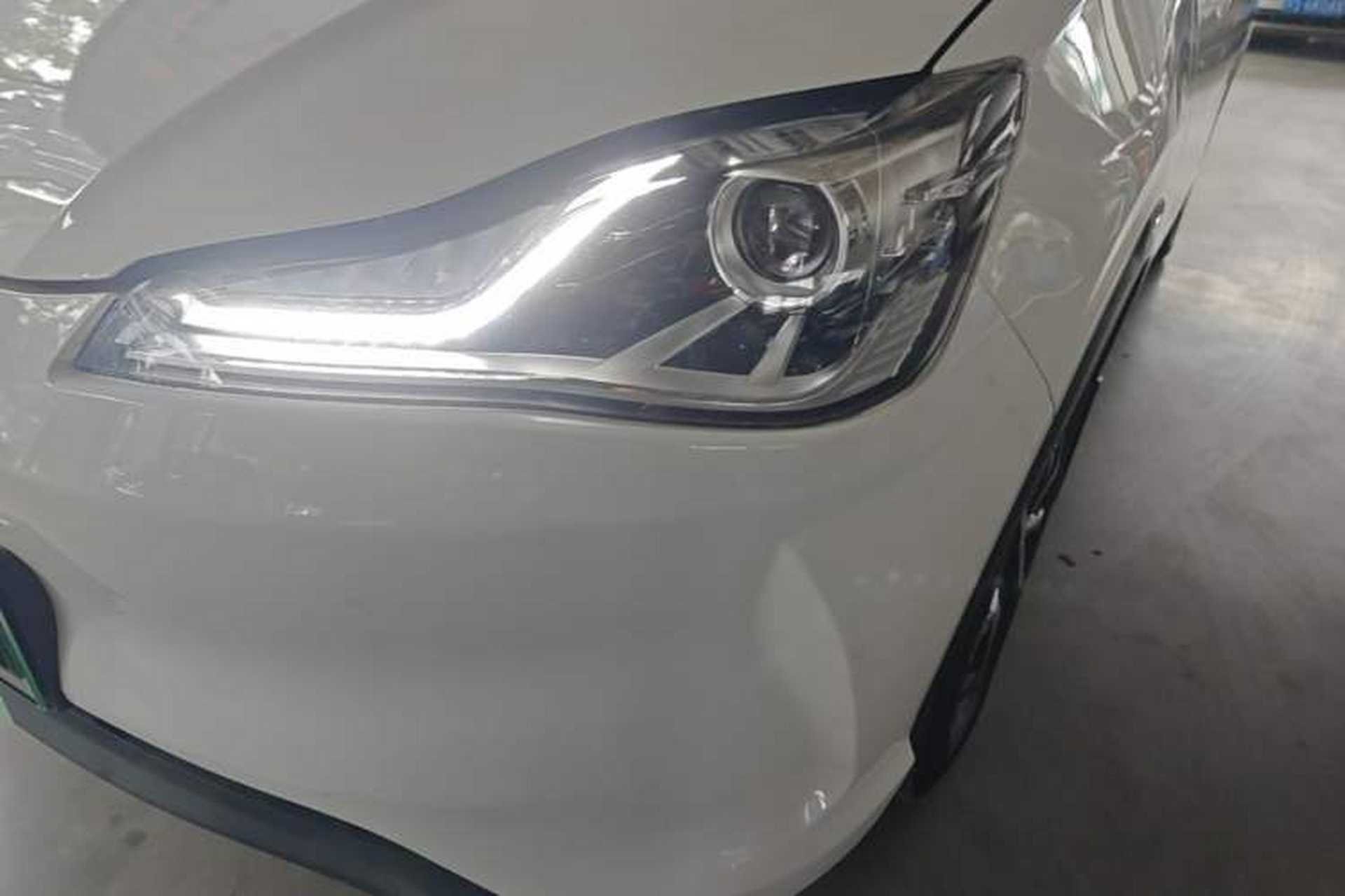 Used NETA V 2021 Long-Range Entertainment Edition Upgrade Model Left Front Headlight