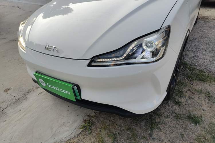 Used NETA V 2021 Long-Range Entertainment Edition Upgrade Model Left Front Headlight