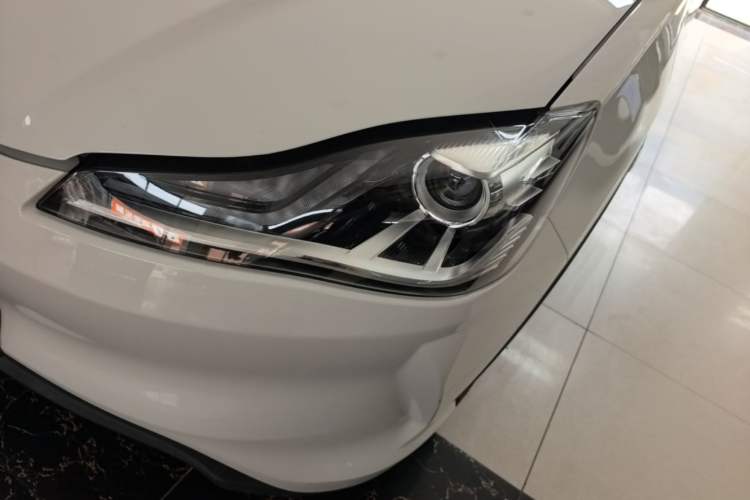 Used NETA V 2021 Standard Range Entertainment Version – Upgraded Model Left Front Headlight