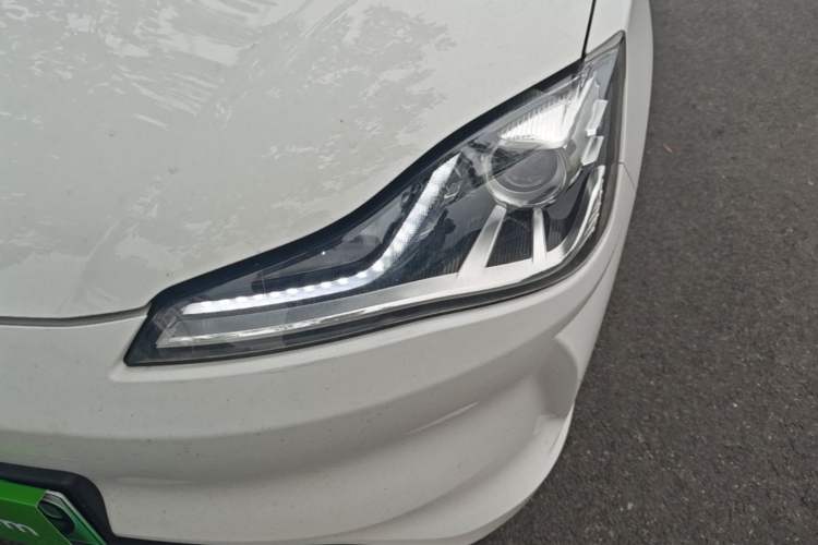 Used NETA V 2021 Standard Range Entertainment Version – Upgraded Model Left Front Headlight