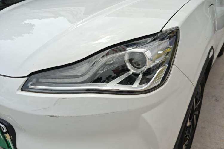 Used NETA V 2021 Long-Range Entertainment Edition Upgrade Model Left Front Headlight