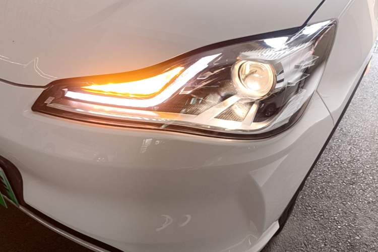 Used NETA V 2021 Standard Range Entertainment Edition Left Front Headlight