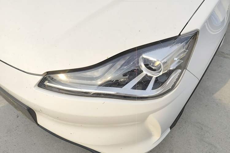Used NETA V 2021 Standard Range Entertainment Version – Upgraded Model Left Front Headlight