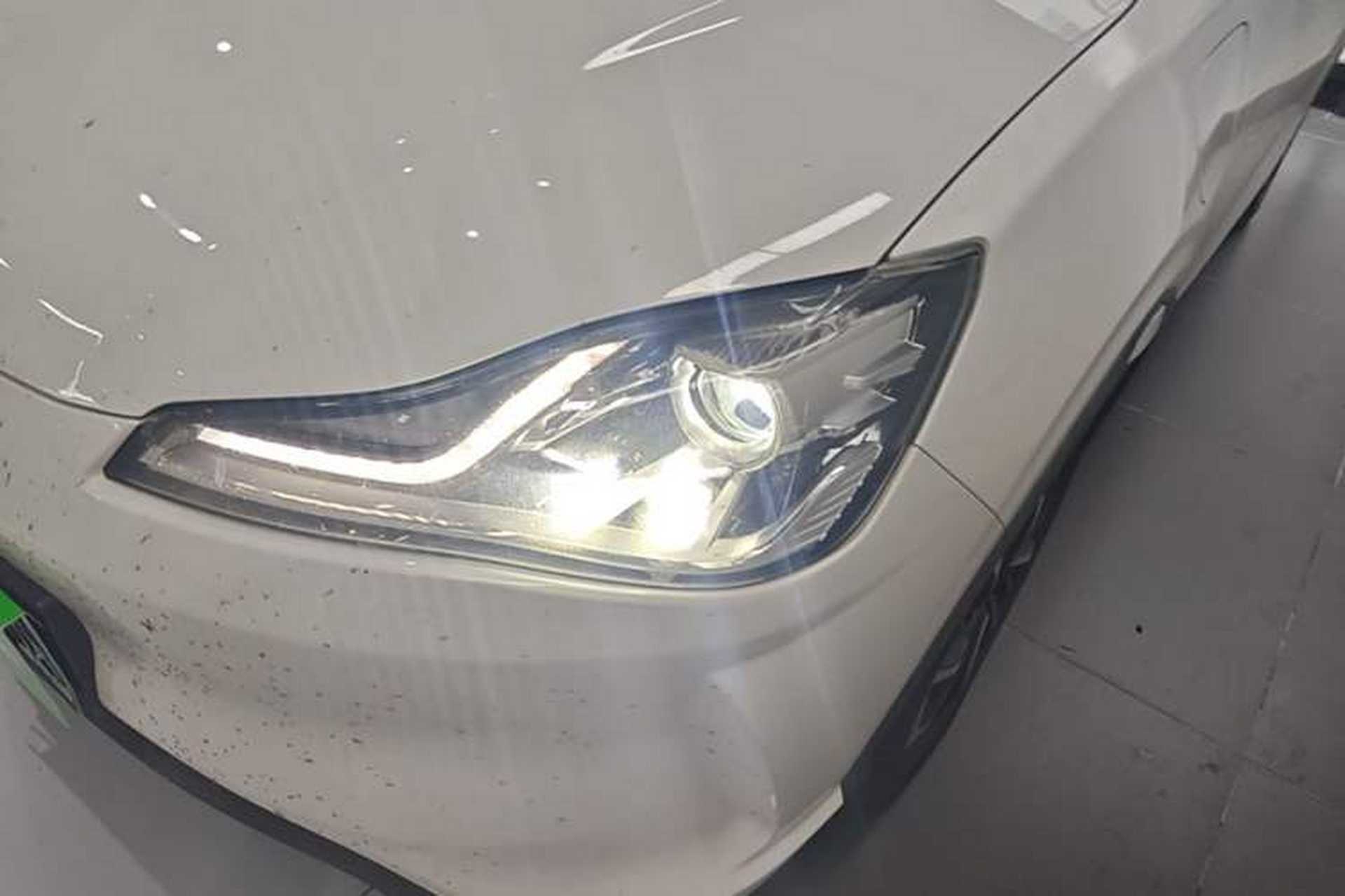 Used NETA V 2021 Long-Range Entertainment Edition Upgrade Model Left Front Headlight