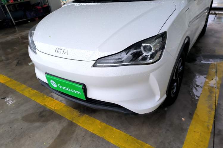 Used NETA V 2021 Long-Range Entertainment Edition Upgrade Model Left Front Headlight