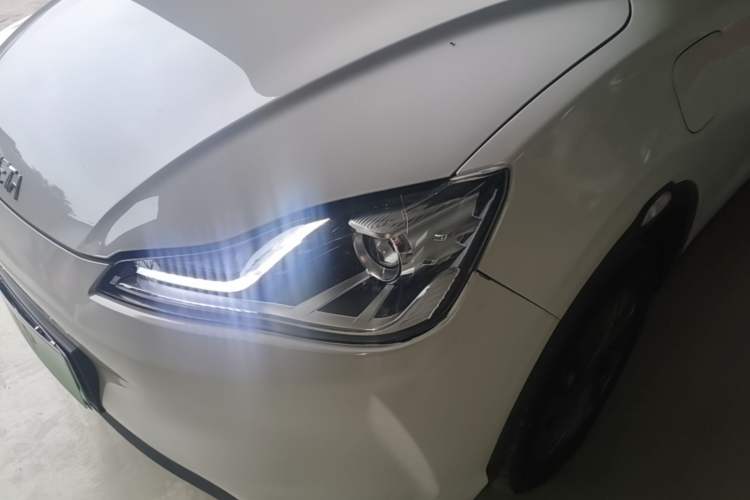 Used NETA V 2021 Standard Range Entertainment Version – Upgraded Model Left Front Headlight