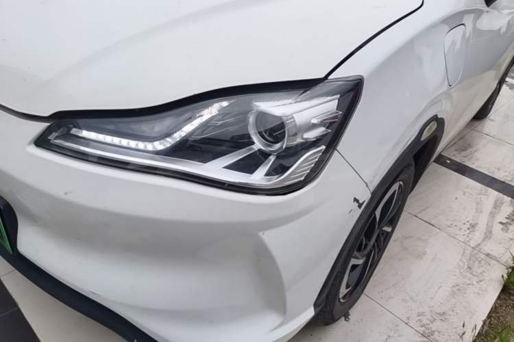 Used NETA V 2021 Long-Range Entertainment Edition Upgrade Model Left Front Headlight