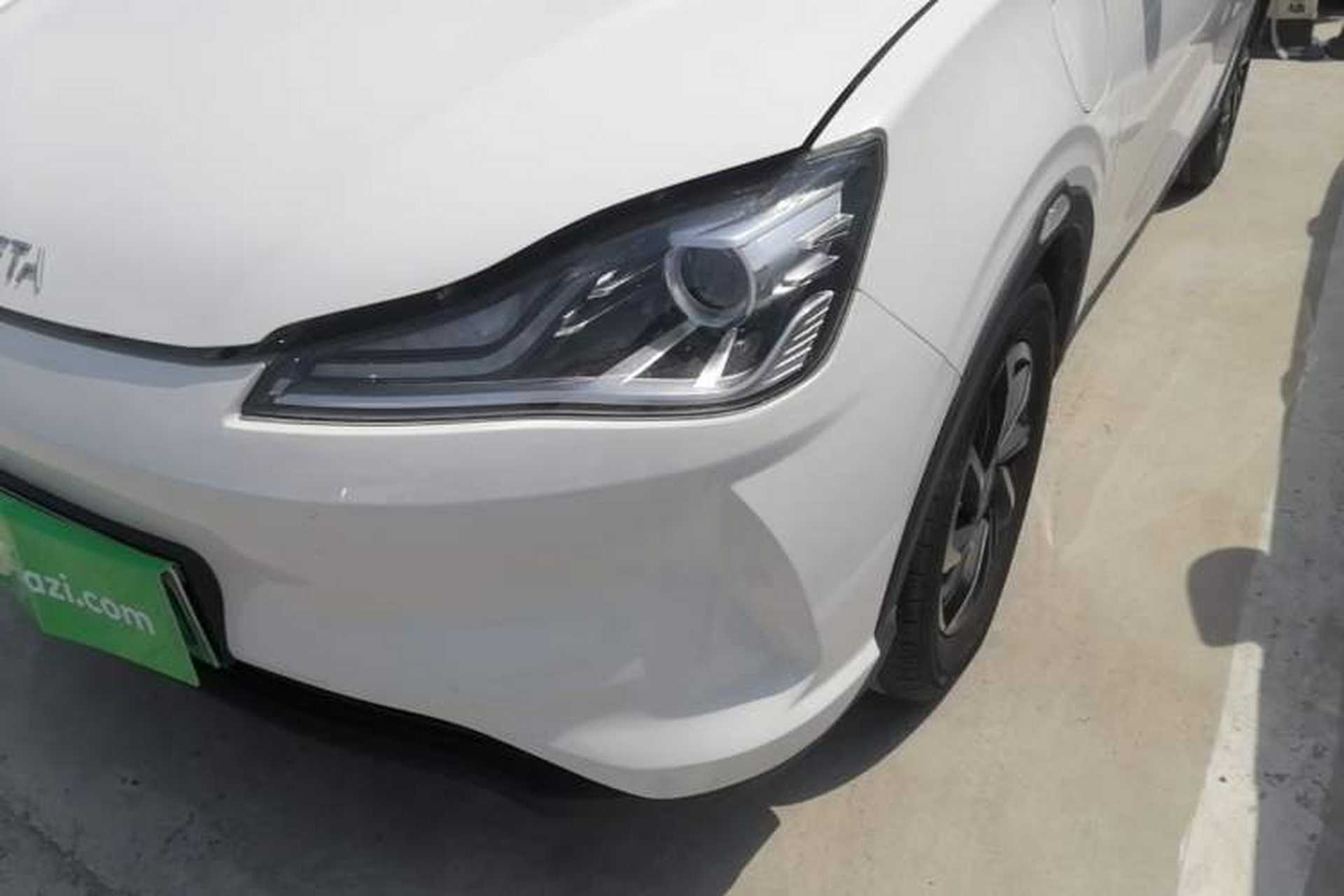 Used NETA V 2021 Long-Range Entertainment Edition Upgrade Model Left Front Headlight