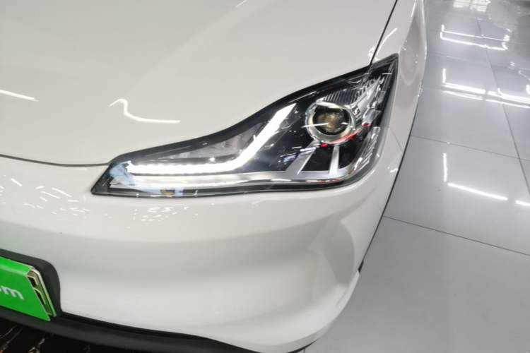 Used NETA V 2021 Standard Range Entertainment Version – Upgraded Model Left Front Headlight