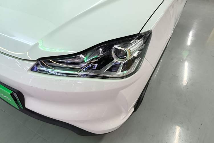 Used NETA V 2021 Standard Range Entertainment Version – Upgraded Model Left Front Headlight