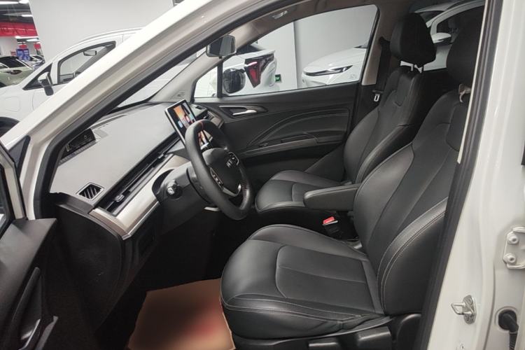 Used NETA V 2021 Long-Range Entertainment Edition Upgrade Model Left Front Seat