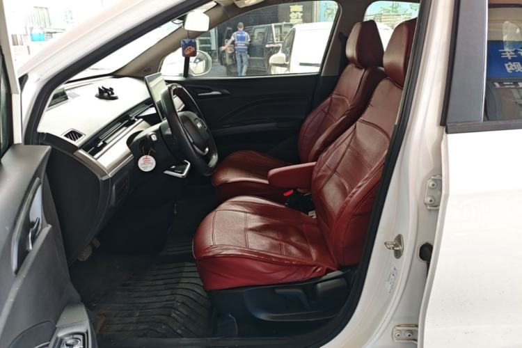 Used NETA V 2021 Standard Range Entertainment Version – Upgraded Model Left Front Seat