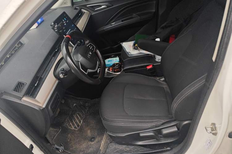Used NETA V 2021 Standard Range Entertainment Version – Upgraded Model Left Front Seat