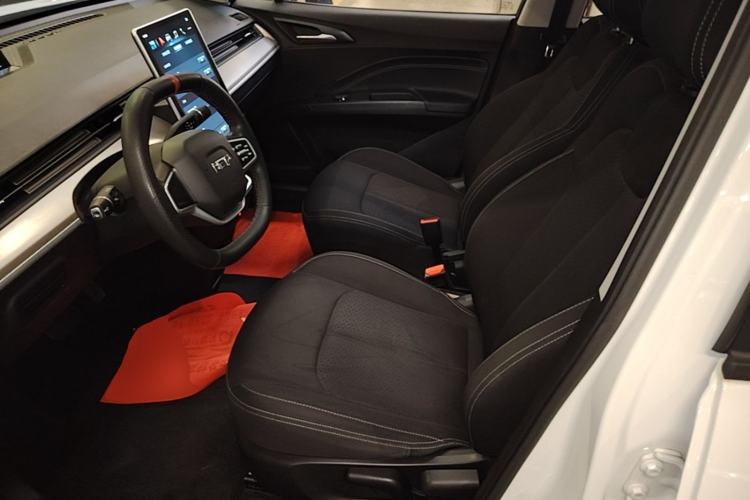 Used NETA V 2021 Standard Range Entertainment Version – Upgraded Model Left Front Seat