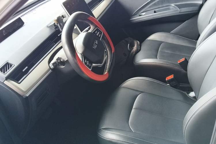 Used NETA V 2021 Long-Range Entertainment Edition Upgrade Model Left Front Seat