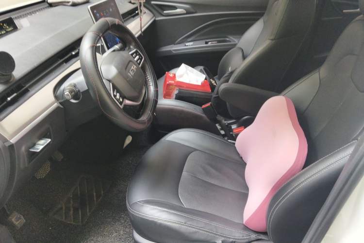 Used NETA V 2021 Long-Range Entertainment Edition Left Front Seat