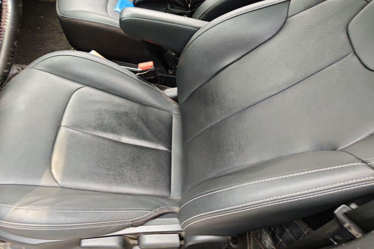 Used NETA V 2021 Long-Range Entertainment Edition Upgrade Model Left Front Seat