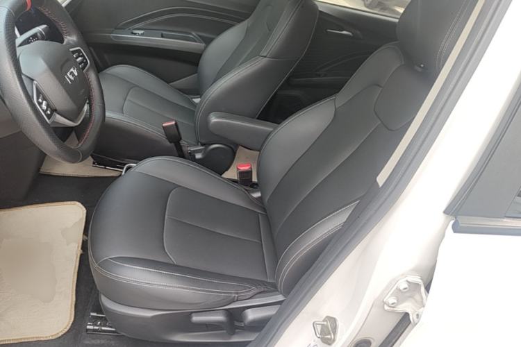 Used NETA V 2021 Long-Range Entertainment Edition Upgrade Model Left Front Seat