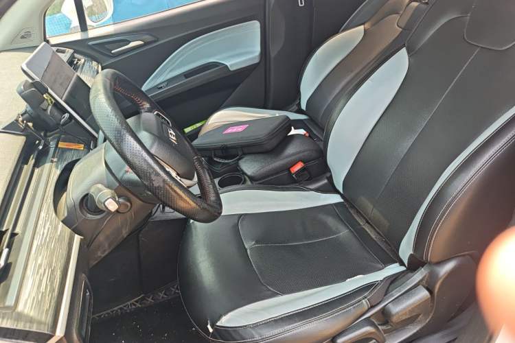 Used NETA V 2021 Long-Range Industry Custom Edition Left Front Seat