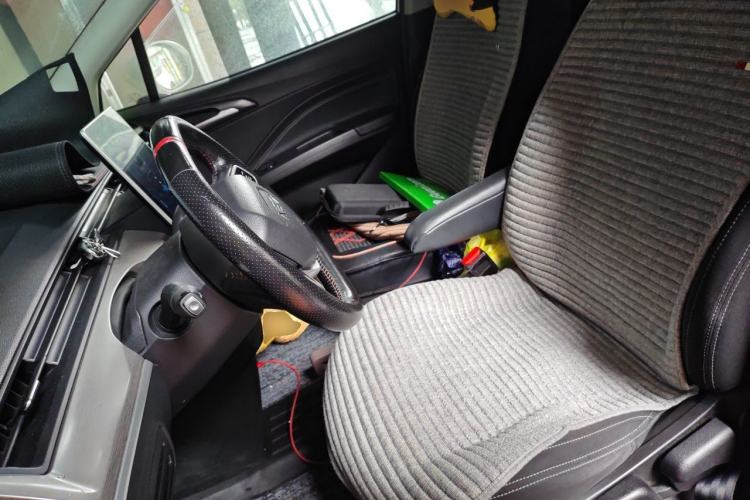 Used NETA V 2021 Standard Range Entertainment Version – Upgraded Model Left Front Seat