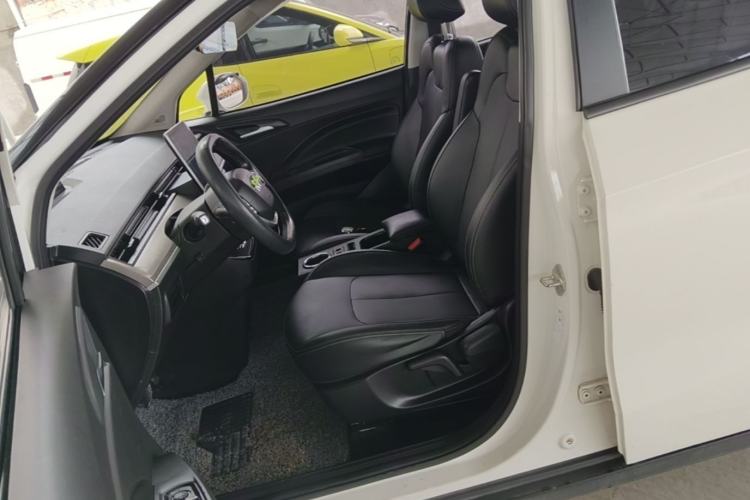 Used NETA V 2021 Long-Range Entertainment Edition Left Front Seat