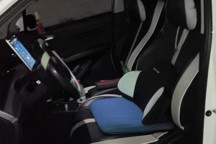 Used NETA V 2021 Long-Range Entertainment Edition Upgrade Model Left Front Seat