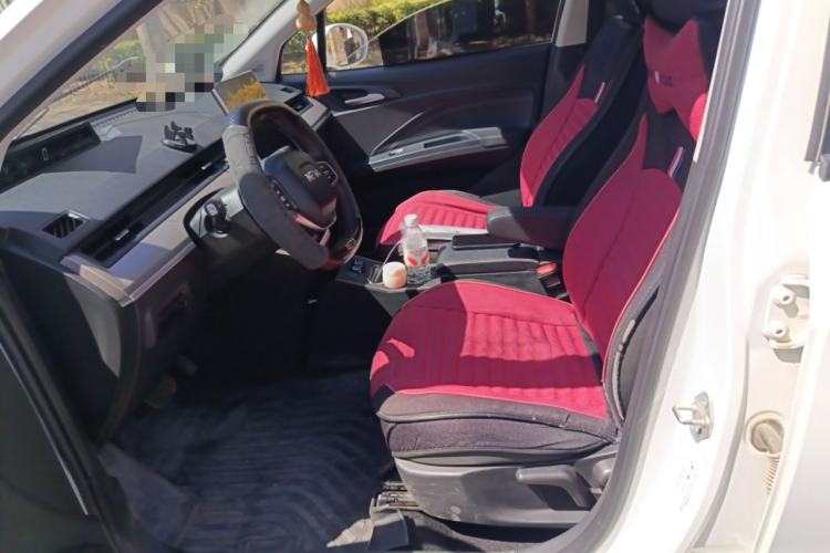 Used NETA V 2021 Long-Range Entertainment Edition Upgrade Model Left Front Seat