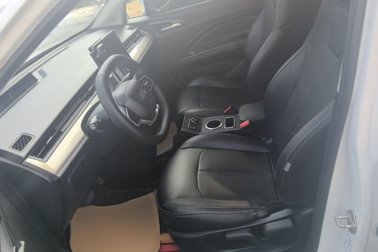 Used NETA V 2021 Standard Range Entertainment Version – Upgraded Model Left Front Seat