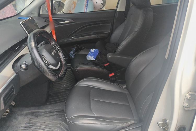 Used NETA V 2021 Long-Range Entertainment Edition Upgrade Model Left Front Seat