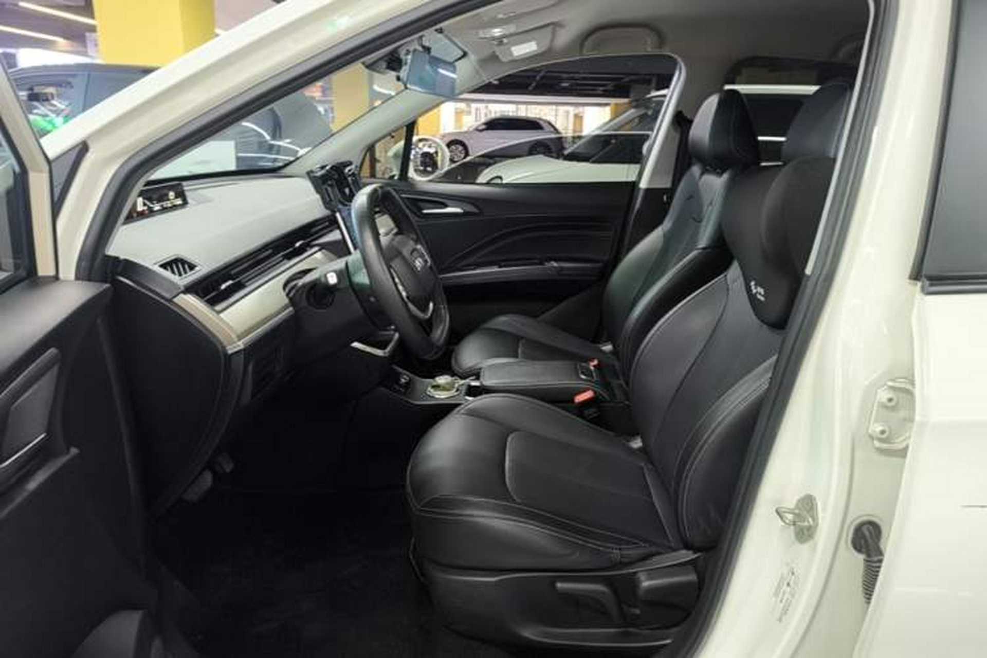 Used NETA V 2021 Long-Range Entertainment Edition Upgrade Model Left Front Seat