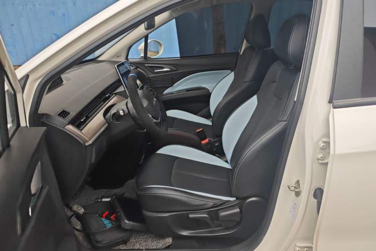 Used NETA V 2021 Long-Range Entertainment Edition Left Front Seat