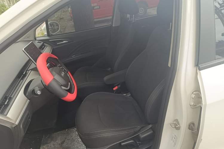 Used NETA V 2021 Standard Range Entertainment Version – Upgraded Model Left Front Seat