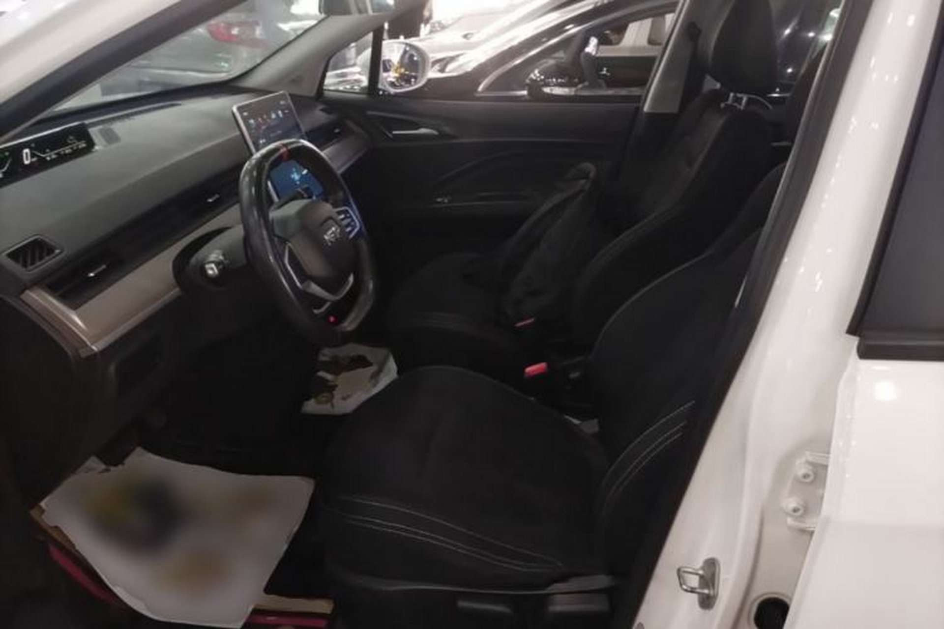 Used NETA V 2021 Standard Range Entertainment Version – Upgraded Model Left Front Seat