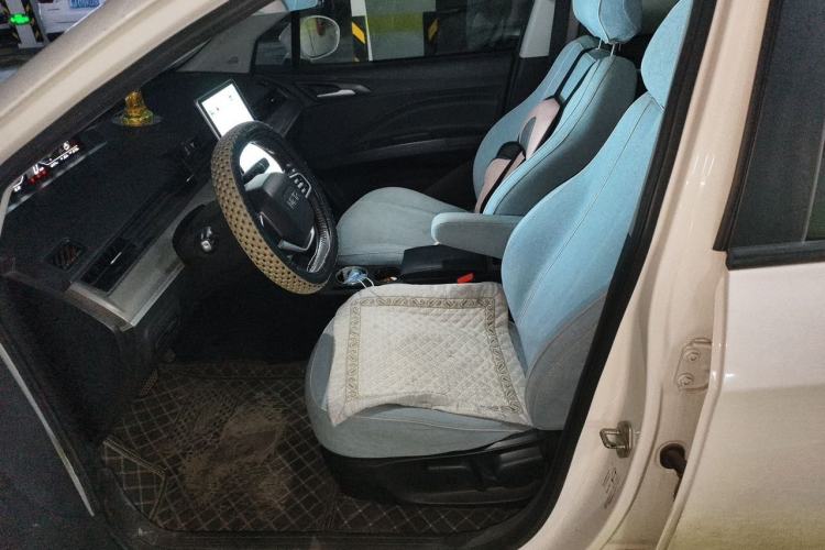 Used NETA V 2021 Standard Range Entertainment Version – Upgraded Model Left Front Seat