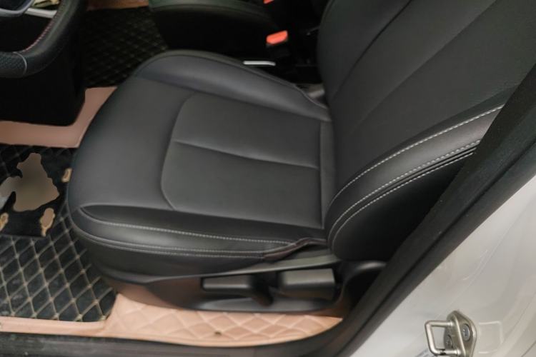 Used NETA V 2021 Long-Range Entertainment Edition Upgrade Model Left Front Seat