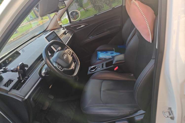Used NETA V 2021 Long-Range Entertainment Edition Left Front Seat