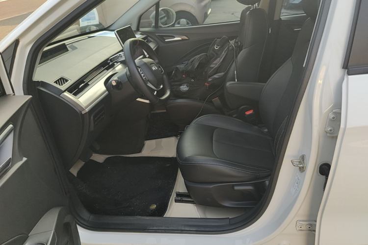 Used NETA V 2021 Long-Range Entertainment Edition Upgrade Model Left Front Seat