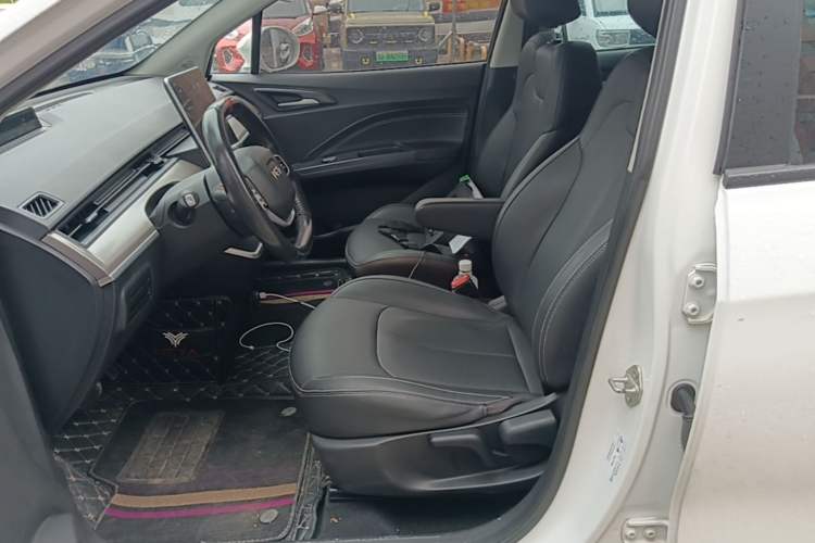 Used NETA V 2021 Long-Range Entertainment Edition Upgrade Model Left Front Seat