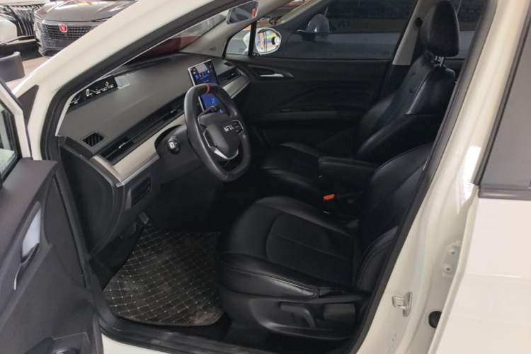 Used NETA V 2021 Standard Range Entertainment Version – Upgraded Model Left Front Seat