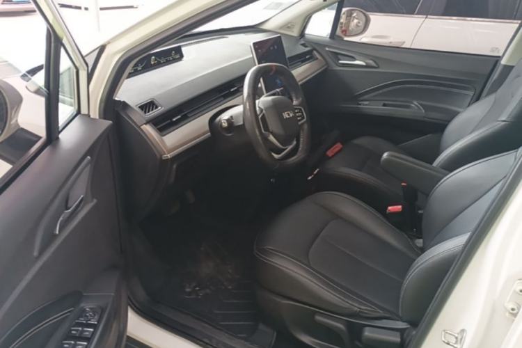 Used NETA V 2021 Standard Range Entertainment Version – Upgraded Model Left Front Seat
