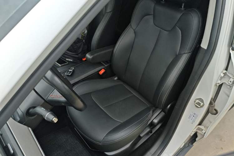 Used NETA V 2021 Long-Range Entertainment Edition Upgrade Model Left Front Seat
