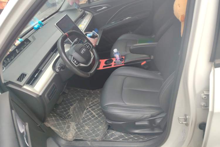 Used NETA V 2021 Long-Range Entertainment Edition Upgrade Model Left Front Seat