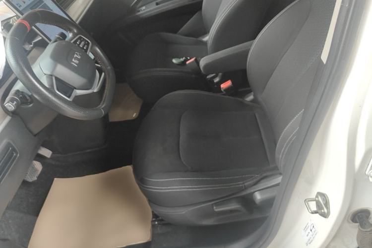 Used NETA V 2021 Standard Range Entertainment Edition Left Front Seat