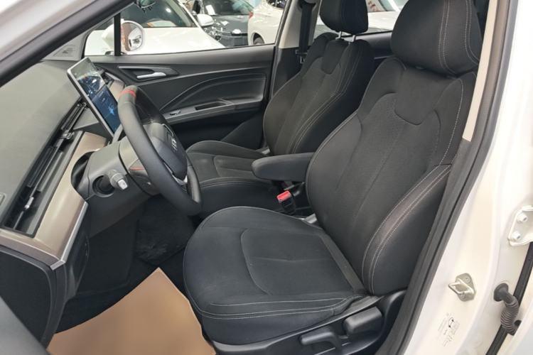 Used NETA V 2021 Standard Range Entertainment Version – Upgraded Model Left Front Seat