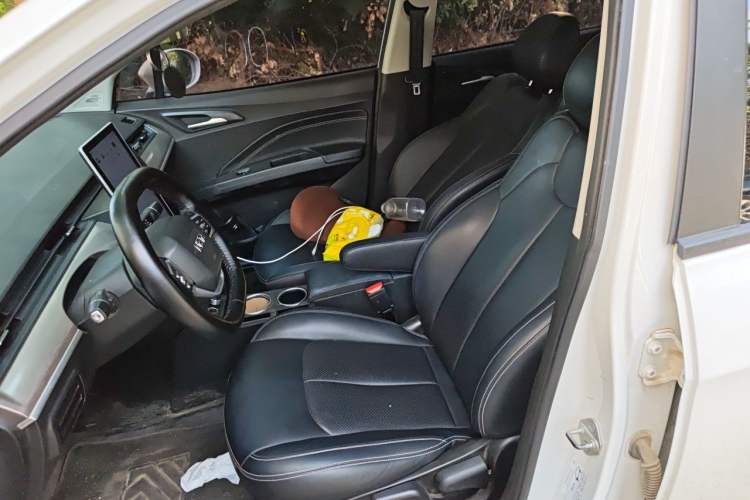 Used NETA V 2021 Long-Range Entertainment Edition Left Front Seat