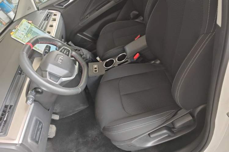 Used NETA V 2021 Standard Range Entertainment Version – Upgraded Model Left Front Seat